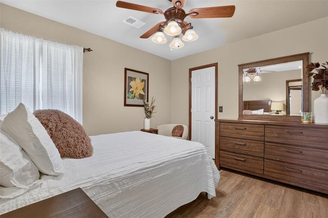 300 Crossland Court, Edmond, OK 73003