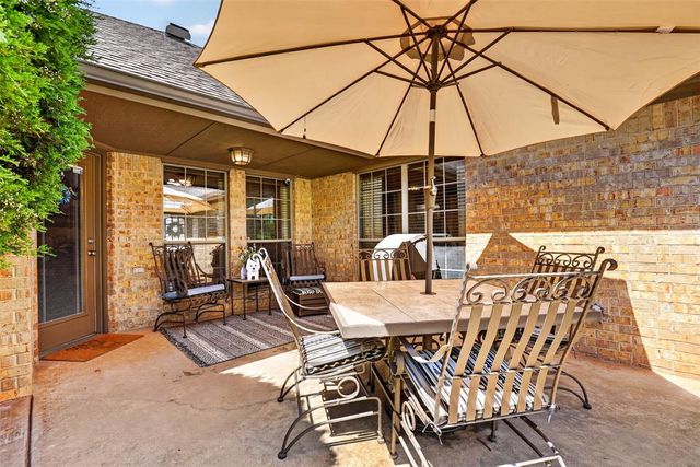 300 Crossland Court, Edmond, OK 73003