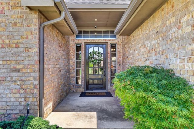 300 Crossland Court, Edmond, OK 73003
