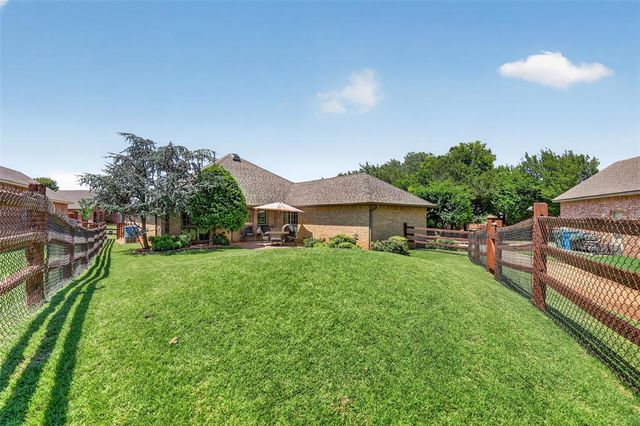 300 Crossland Court, Edmond, OK 73003