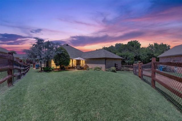 300 Crossland Court, Edmond, OK 73003