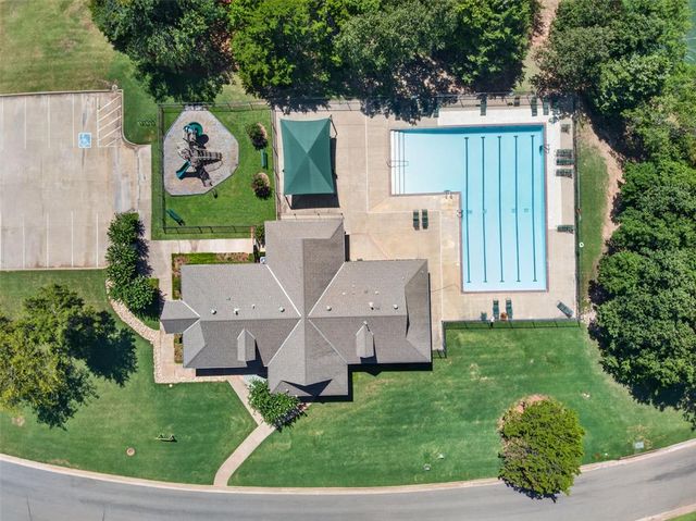 300 Crossland Court, Edmond, OK 73003