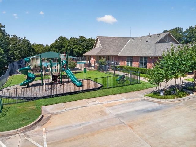 300 Crossland Court, Edmond, OK 73003
