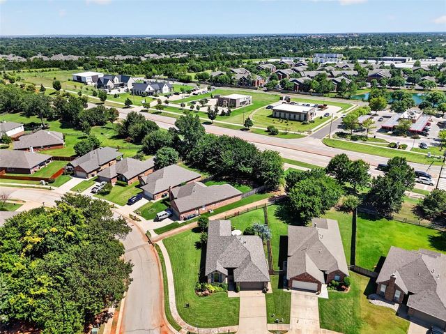 300 Crossland Court, Edmond, OK 73003
