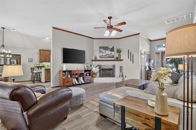 300 Crossland Court, Edmond, OK 73003