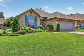 300 Crossland Court, Edmond, OK 73003
