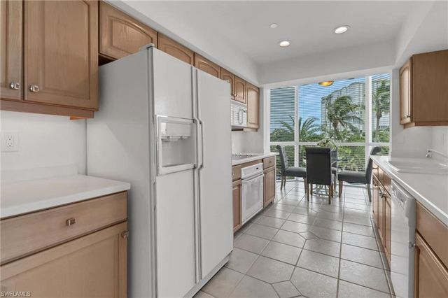4255 Gulf Shore BLVD N # 201, Naples, FL 34103