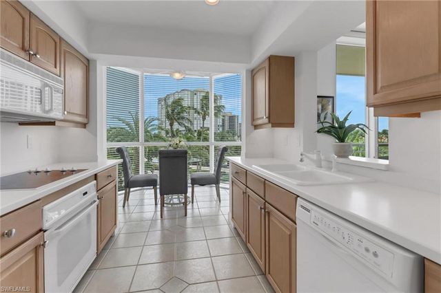 4255 Gulf Shore BLVD N # 201, Naples, FL 34103