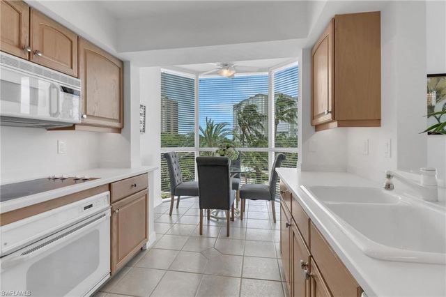4255 Gulf Shore BLVD N # 201, Naples, FL 34103