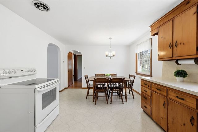 98 Clarence St, West Springfield, MA 01089