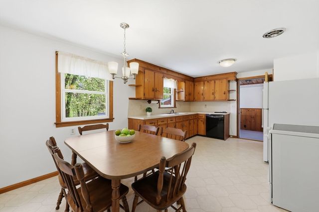 98 Clarence St, West Springfield, MA 01089