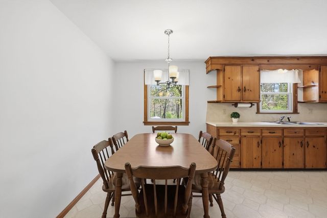 98 Clarence St, West Springfield, MA 01089