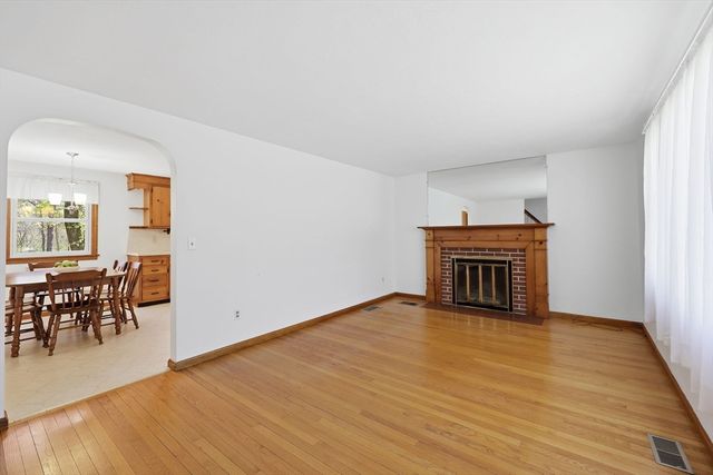 98 Clarence St, West Springfield, MA 01089