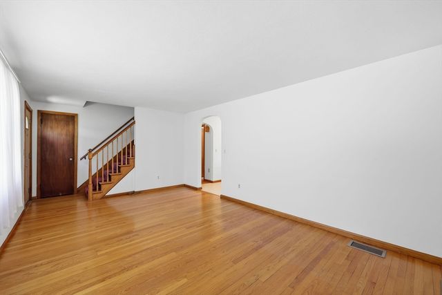 98 Clarence St, West Springfield, MA 01089