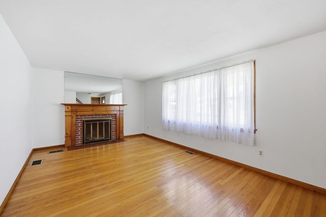 98 Clarence St, West Springfield, MA 01089