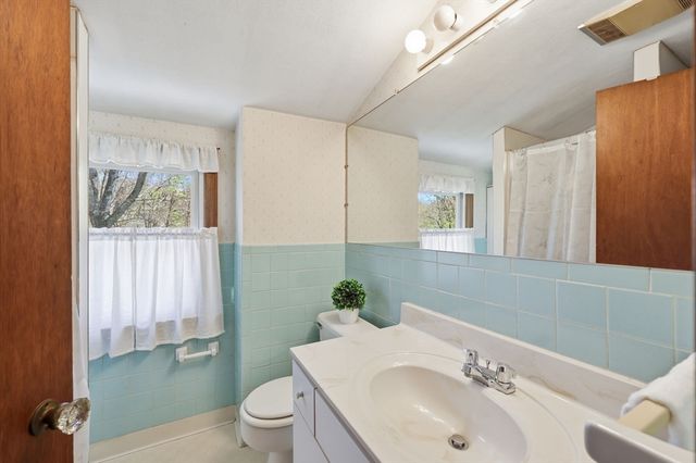98 Clarence St, West Springfield, MA 01089