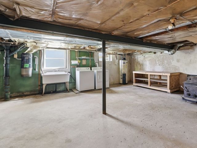 98 Clarence St, West Springfield, MA 01089
