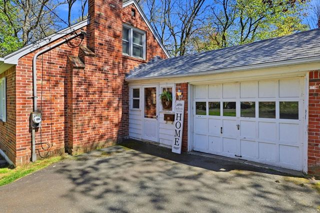 98 Clarence St, West Springfield, MA 01089