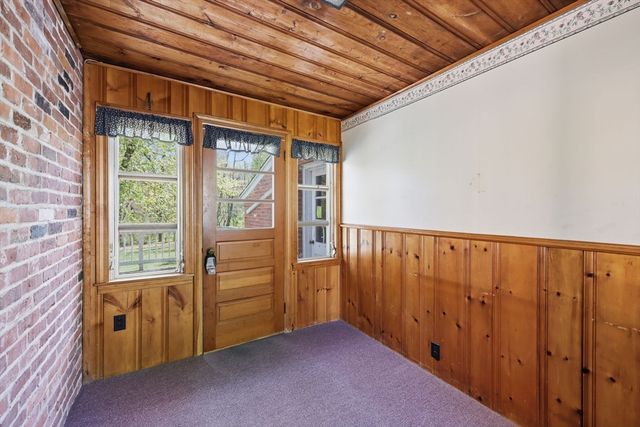 98 Clarence St, West Springfield, MA 01089