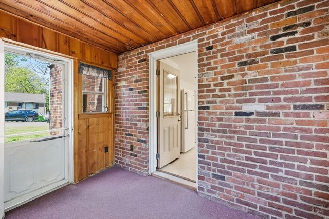 98 Clarence St, West Springfield, MA 01089