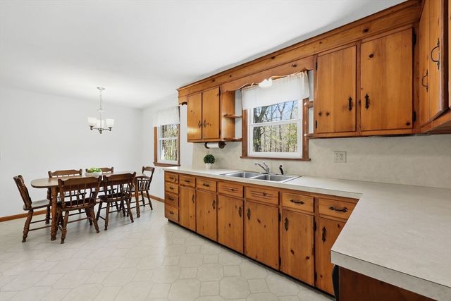 98 Clarence St, West Springfield, MA 01089