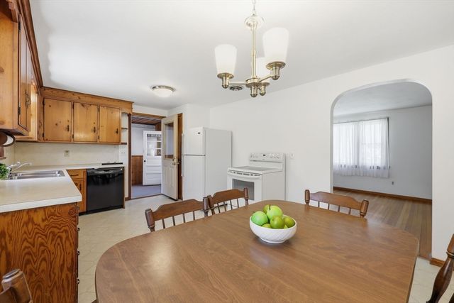 98 Clarence St, West Springfield, MA 01089