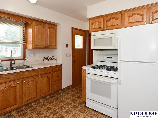 9422 Meredith Avenue, Omaha, NE 68134