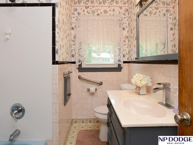 9422 Meredith Avenue, Omaha, NE 68134