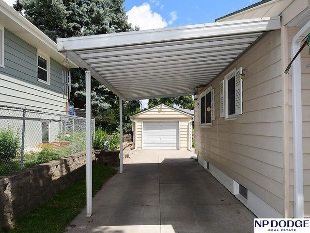 9422 Meredith Avenue, Omaha, NE 68134