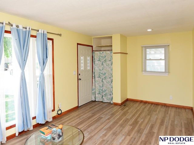 9422 Meredith Avenue, Omaha, NE 68134