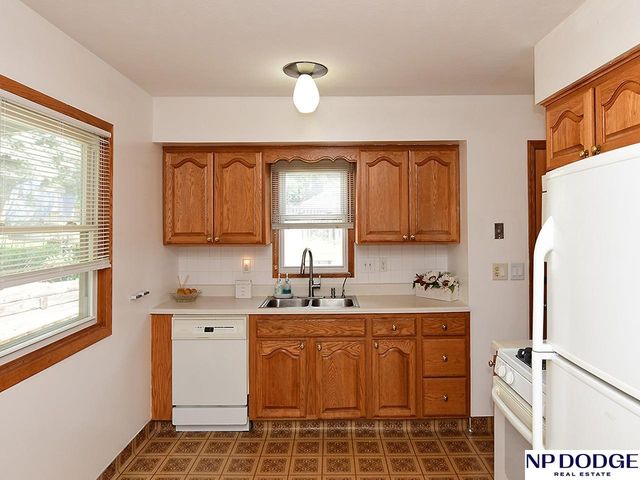 9422 Meredith Avenue, Omaha, NE 68134