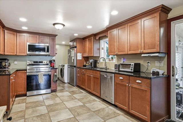 38 Appel Drive E, Shirley, NY 11967