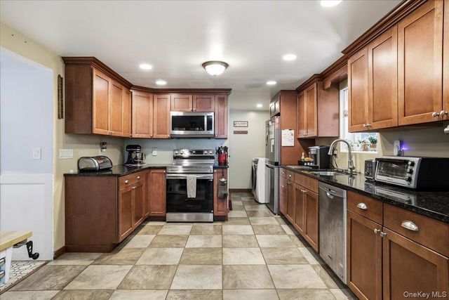 38 Appel Drive E, Shirley, NY 11967