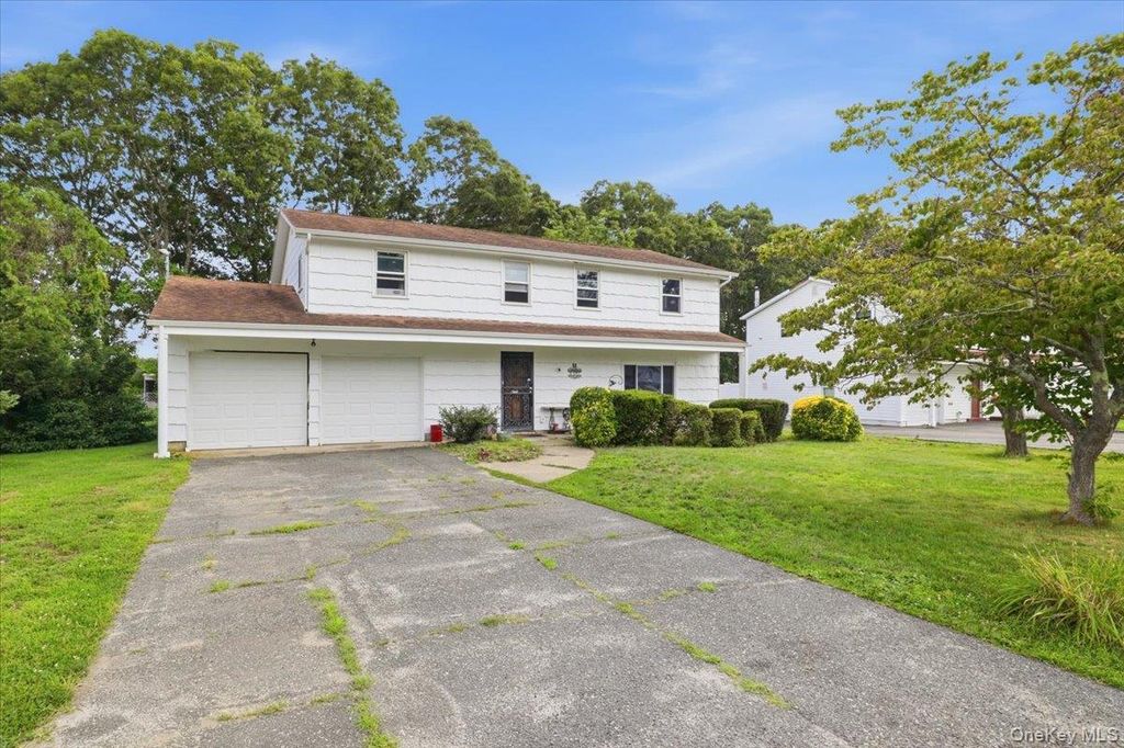 38 Appel Drive E, Shirley, NY 11967