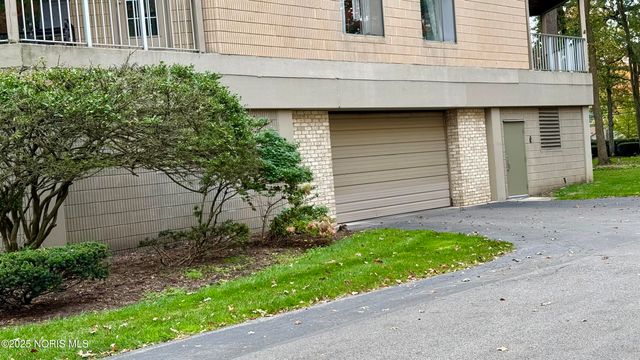 3407 Oak Alley Court, Unit 203, Toledo, OH 43606