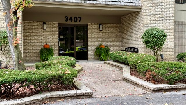 3407 Oak Alley Court, Unit 203, Toledo, OH 43606