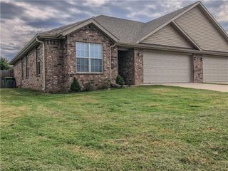211 Foxglove Street, Centerton, AR 72719