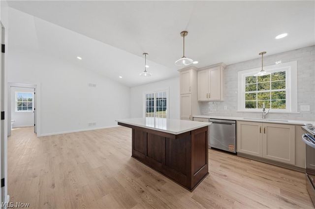 517 Whitetail Trail NE, Canton, OH 44704