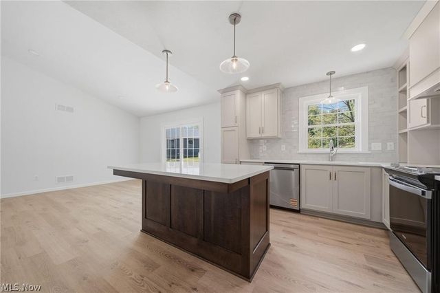 517 Whitetail Trail NE, Canton, OH 44704