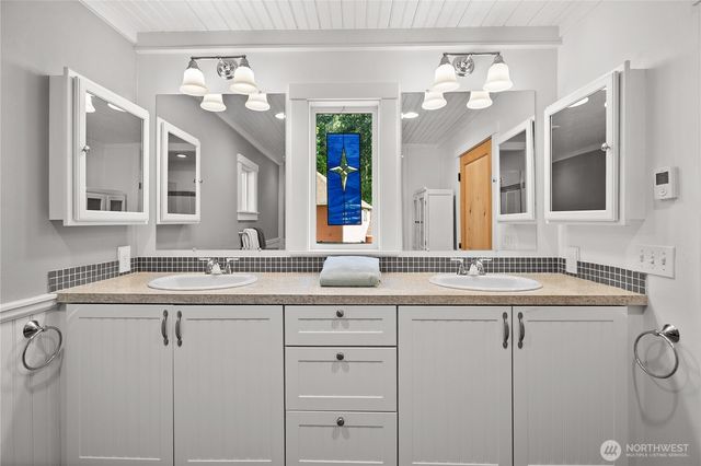 1168 NW Sunlit Lane, Bremerton, WA 98312