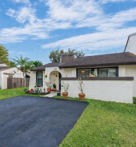 12736 SW 68th Ln, Miami, FL 33183