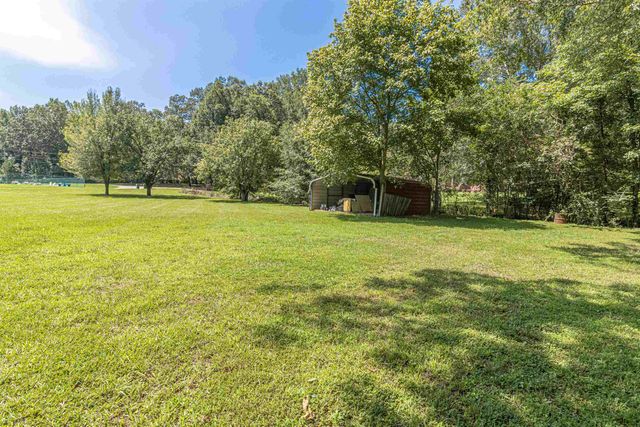 48 BAKER RD, Selmer, TN 38375