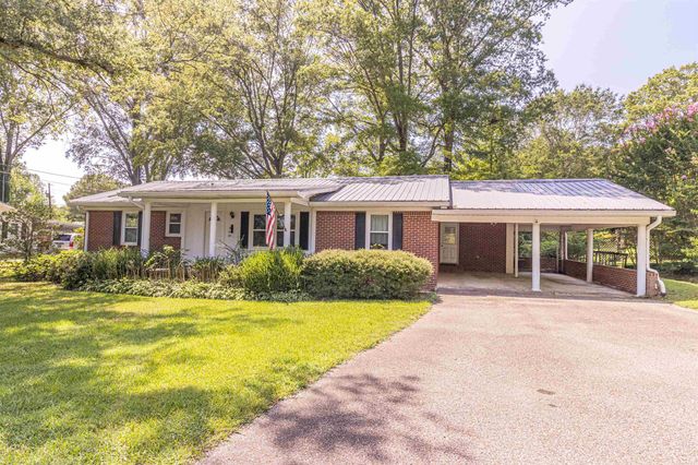 48 BAKER RD, Selmer, TN 38375
