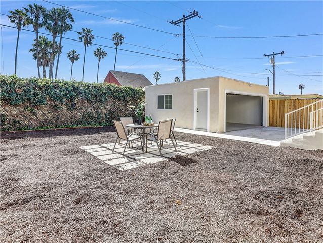 5738 S Mullen Avenue, Los Angeles, CA 90043