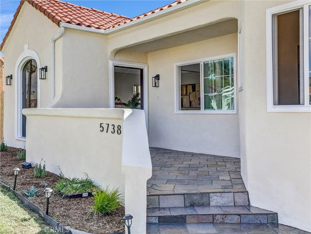 5738 S Mullen Avenue, Los Angeles, CA 90043
