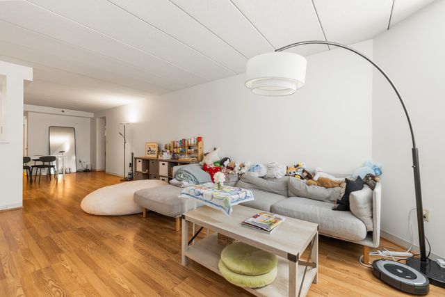 1933 Commonwealth Avenue 112, Boston, MA 02135