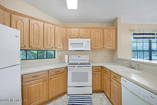 7594 BAYMEADOWS Circle W, Jacksonville, FL 32256