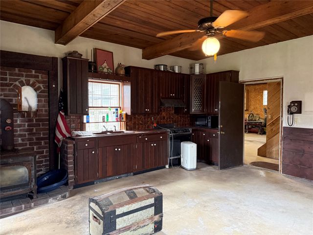 1165 LEE Road, Waterford, PA 16441