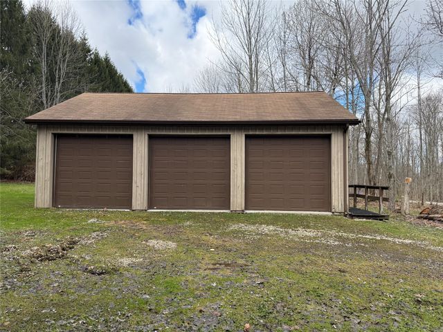 1165 LEE Road, Waterford, PA 16441