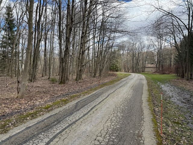 1165 LEE Road, Waterford, PA 16441